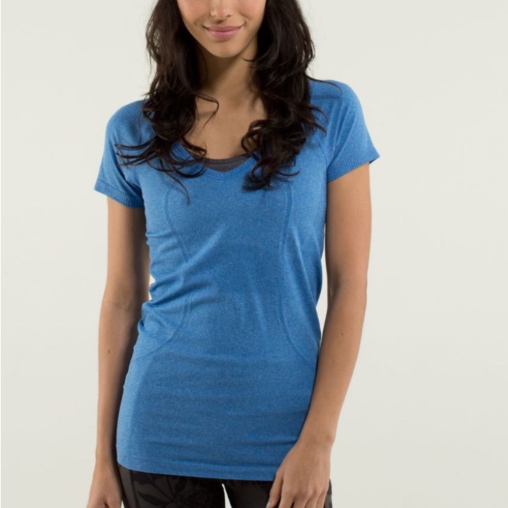 Lululemon Swiftly Tech V Neck Short Sleeve in Heathered Baroque Blue (Size 6)